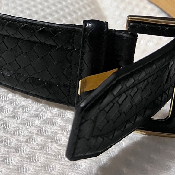 Black Woven look genuine Leather Belt with Gold Buckle 2.25x 31-35” EUC main image 5